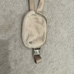 Lululemon Fuzzy Cream Beltbag